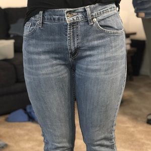 Levi jeans size 28